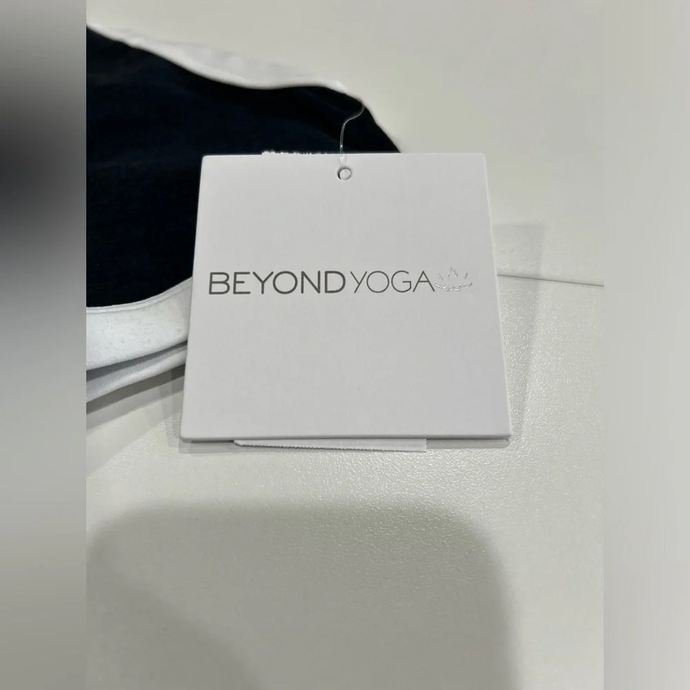 Beyond Yoga Women's Large Spacedye Outlines Bra Black White NWT Contrast Stripe